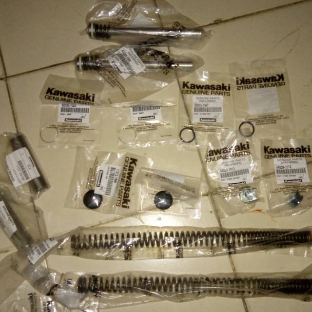 Komponen shock shok depan ninja r ss set original