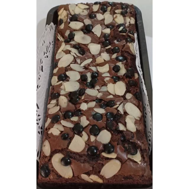 

Choco Chips Almond Brownies