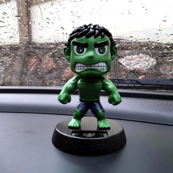 HULK Boneka Figure Miniatur Pajangan Mobil Solar Power HULK HOGAN Goyang Kepala Shacking Head Toy