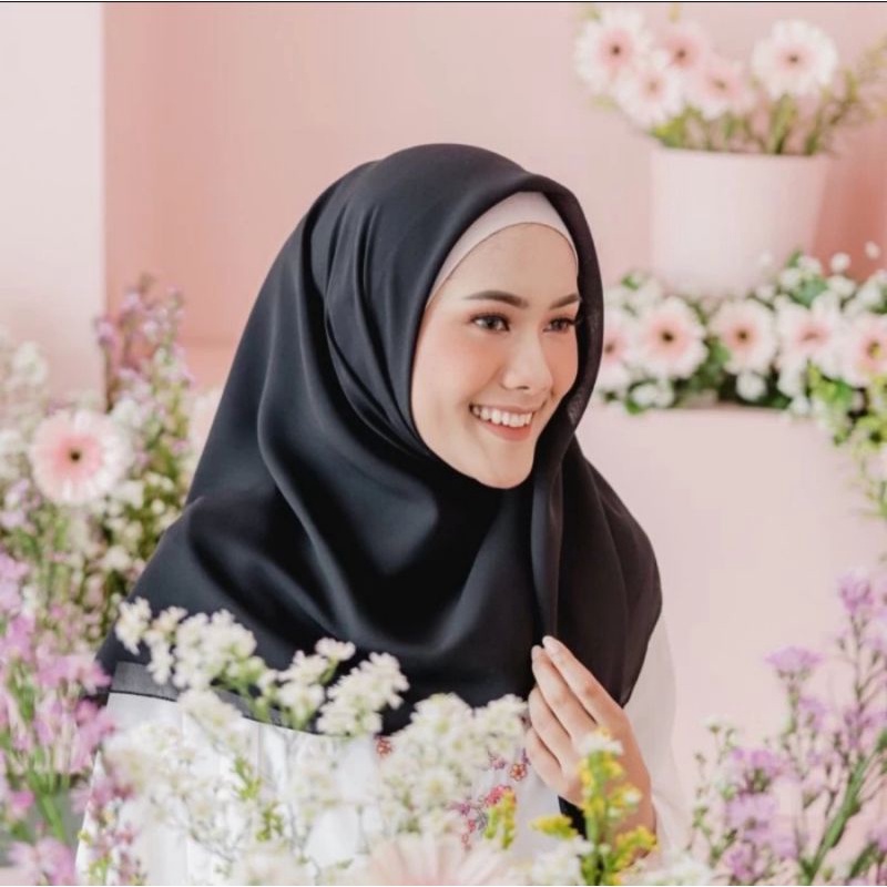 Kerudung Jilbab Hijab Polos Polycotton Segiempat Bella Square Premium