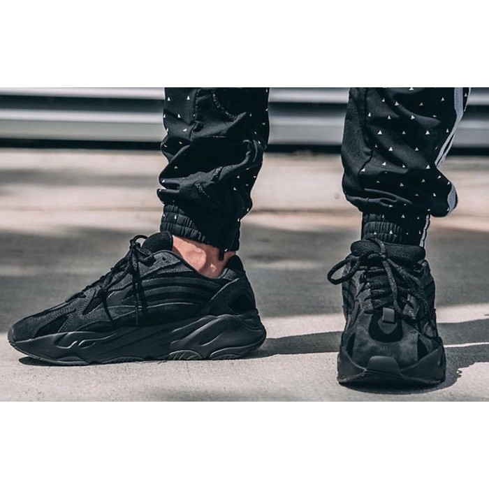 Sepatu Sneakers Lari Model Adidas Yeezy Boost 700 V2 Vanta Fu6684 Warna Hitam Untuk Pria/wanita | Shopee Indonesia