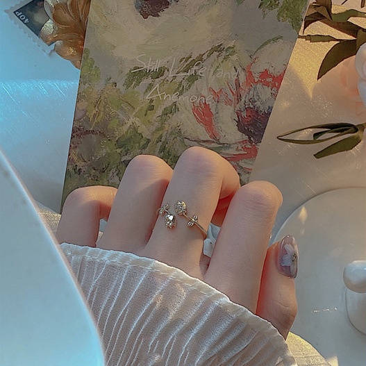 Cincin Motif Bunga Bahan Alloy Warna Emas Untuk Wanita