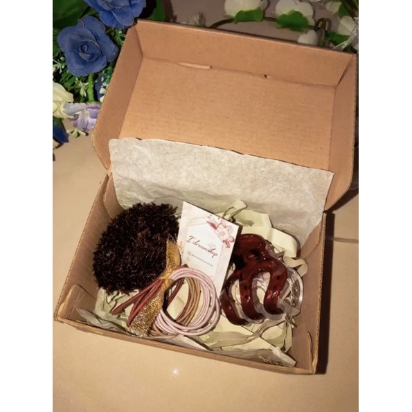 

PARCEL KADO HADIAH PAKET KUNCIRAN SET LUCU MURAH GIFT BOX