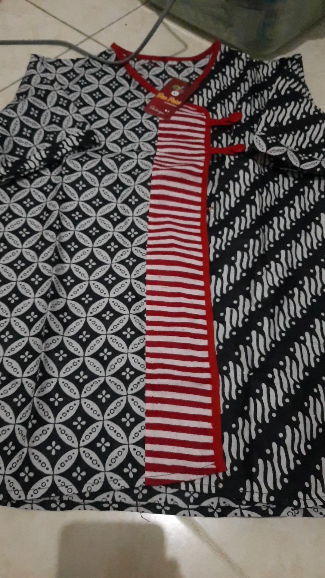 Atasan Batik Wanita Blouse Trebaru Warna Hitam Kombinasi  White Line By Batik Dua Putri Collection