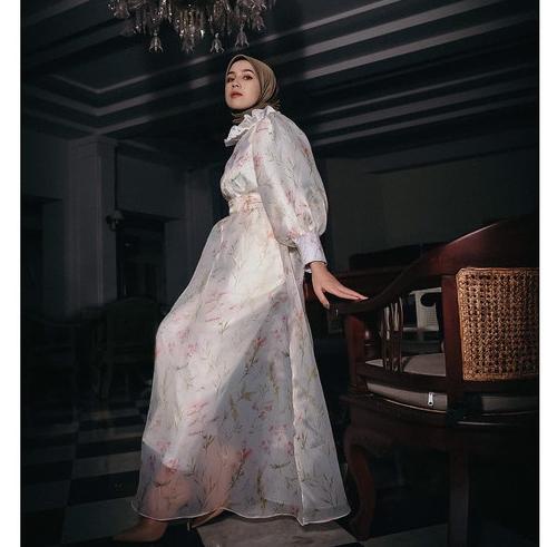 Estelle Outer - Elle x Sideline