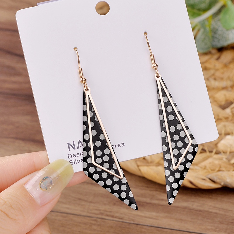 Anting polkadot juntai segitiga titanium anti karat korea fashion - ercassia