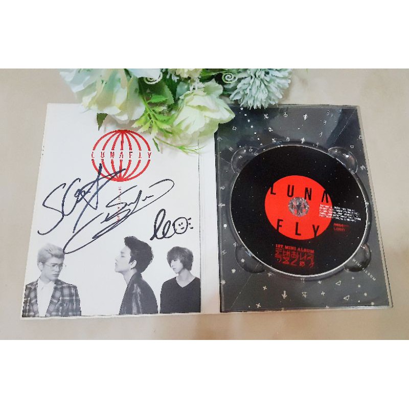 SIGNED KPOP ALBUM LUNAFLY