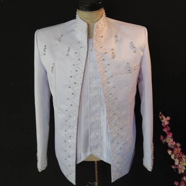 Beskap bridal putih bersih