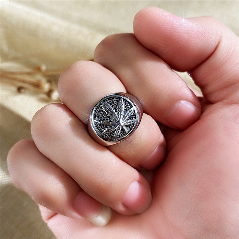 Cincin Desain Daun Maple Warna Silver Metalik Gaya Antik Untuk Pria Dan Wanita