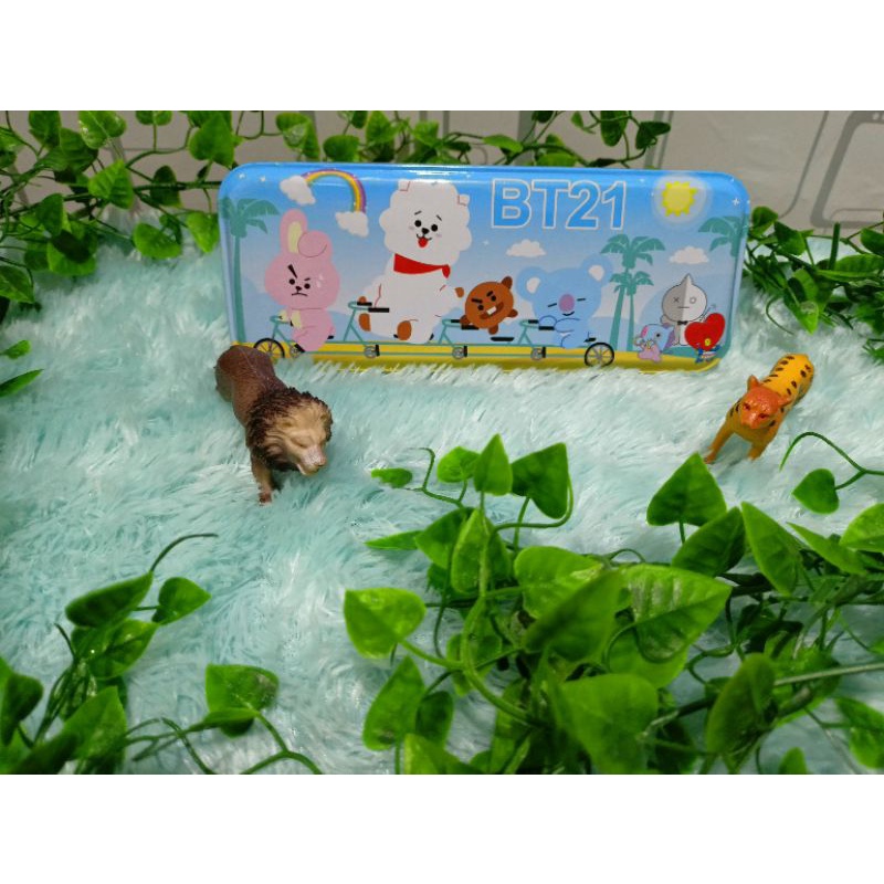

Tempat pensil BT21 karakter murah