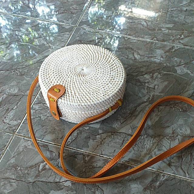 Tas rotan putih diameter 18 cm tali gesper | Shopee Indonesia