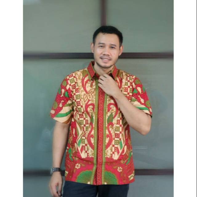 Kemeja batik pendek pria