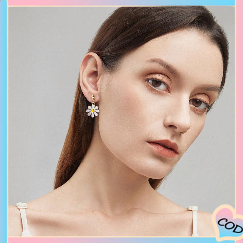 COD❤️925 Silver Daisy Earrings Fashion Anting Pejantan Bunga Matahari Manis Segar-A.one