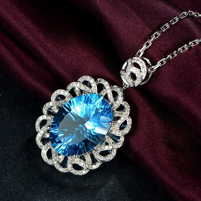 [Ready Stock]Fashion Luxury Micro Inlaid with Diamond Sapphire Pendant Necklace