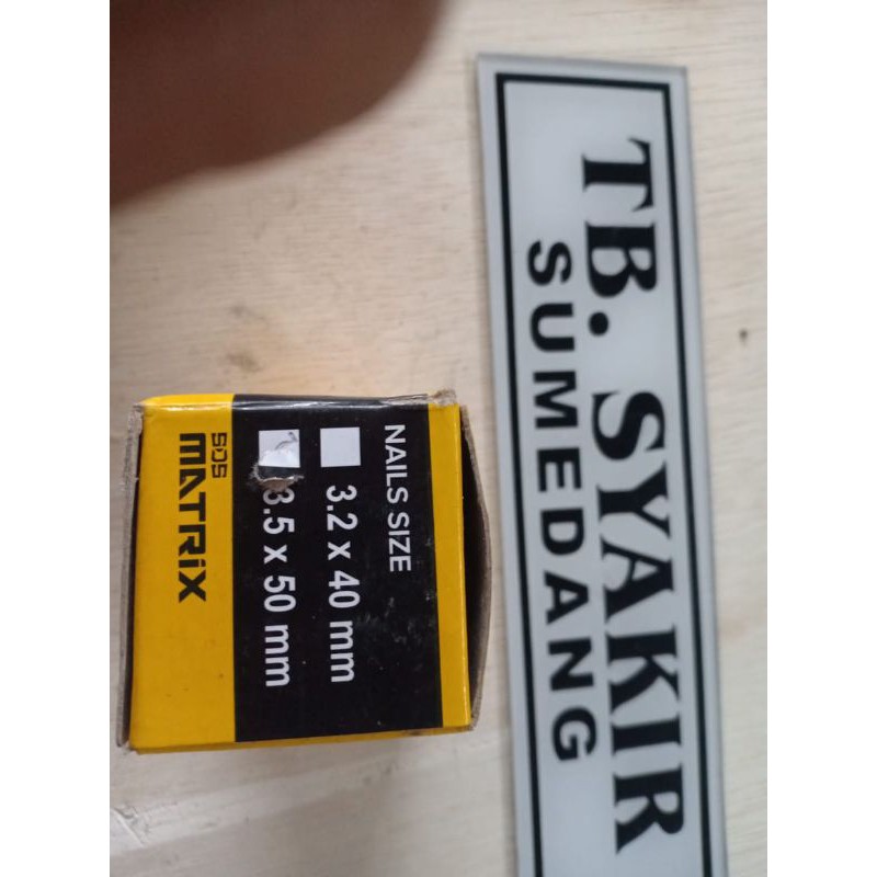 paku beton/paku tembok.