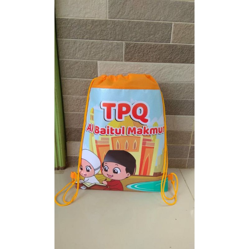 

Tas souvenir sekolah