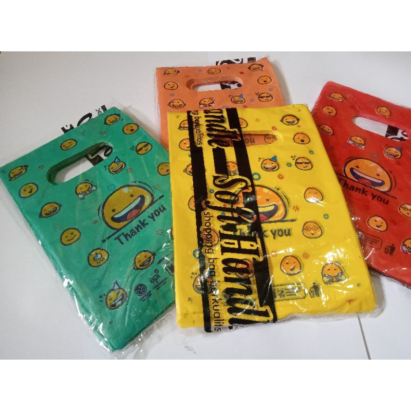 HD SMILE 15X22 ISI 100 LEMBAR / KANTONG PLASTIK SOFT HANDLE EMOJI KRESEK PACKING ONLINE OVAL