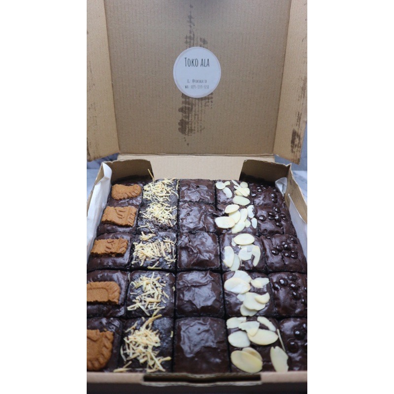

FUDGY BROWNIES NYOKLAT (BACA DESKRIPSI)