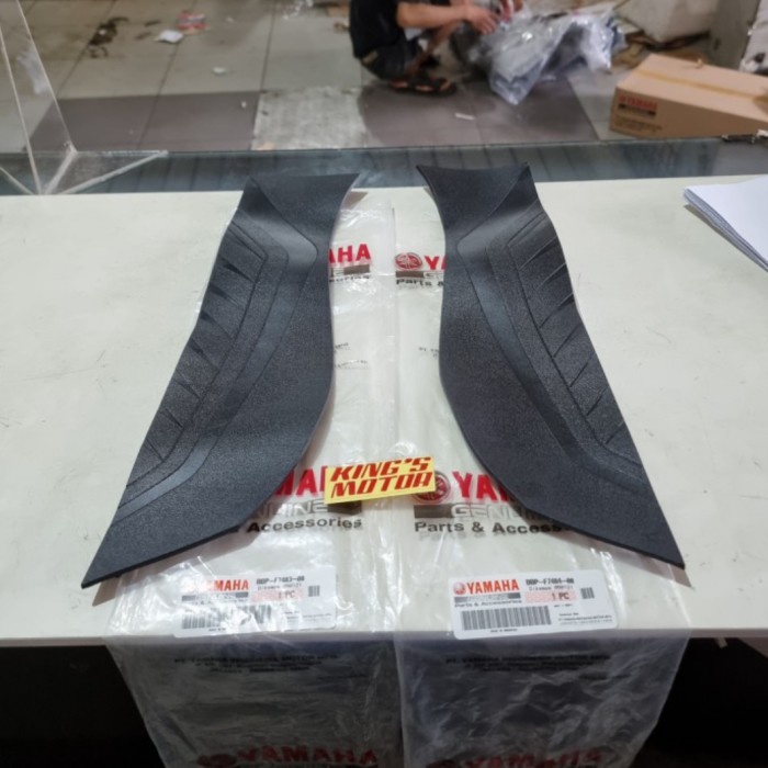 KARET PIJAKAN KAKI NEW AEROX 155 CONNECTED ORIGINAL YAMAHA sepasang