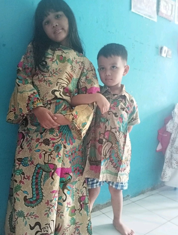 Promo Batik Couple Keluarga Sarimbit Sania Ruffle Batik Ori Ndoro Jowi Motif Merak Tosca