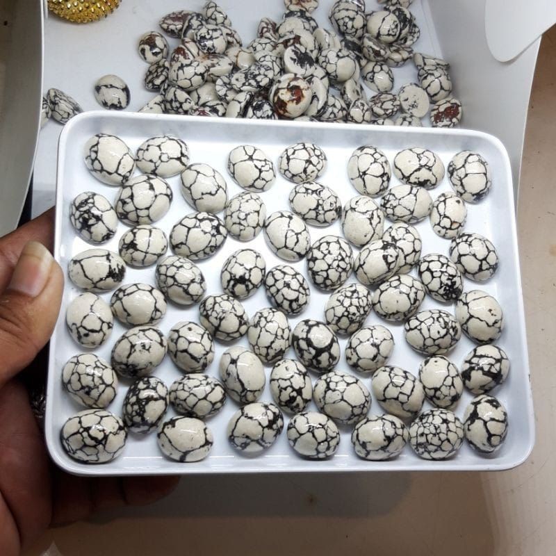 Batu pirus urat hitam cantik