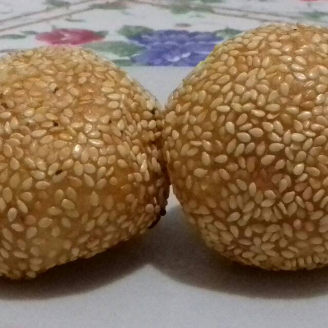 

Onde-onde ketan putih isi kacang hijau