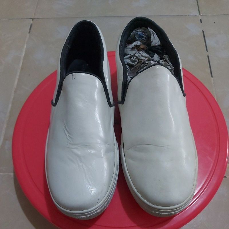 SEPATU SECOND BRANDED "CELINE PARIS"