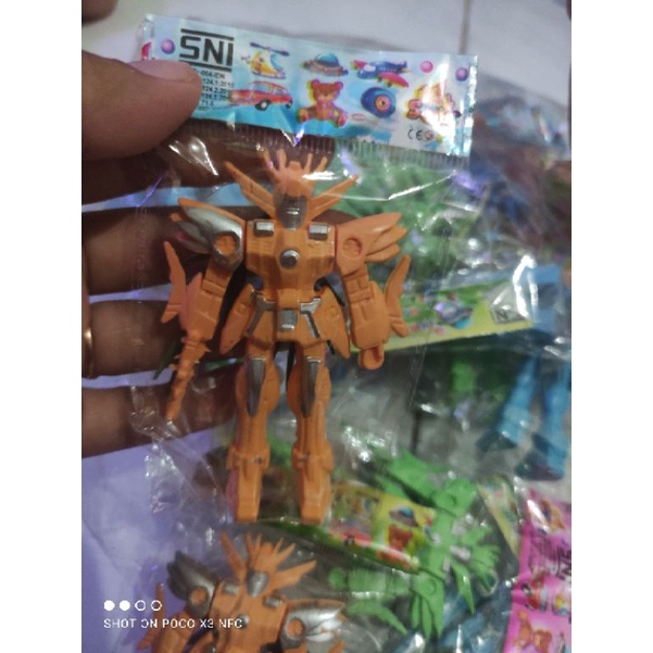 Mainan Robot sayap /Robot Gundam 1 pcs grosir