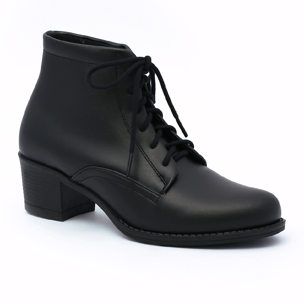 KHK by Khakikakiku Beverly Boots Black