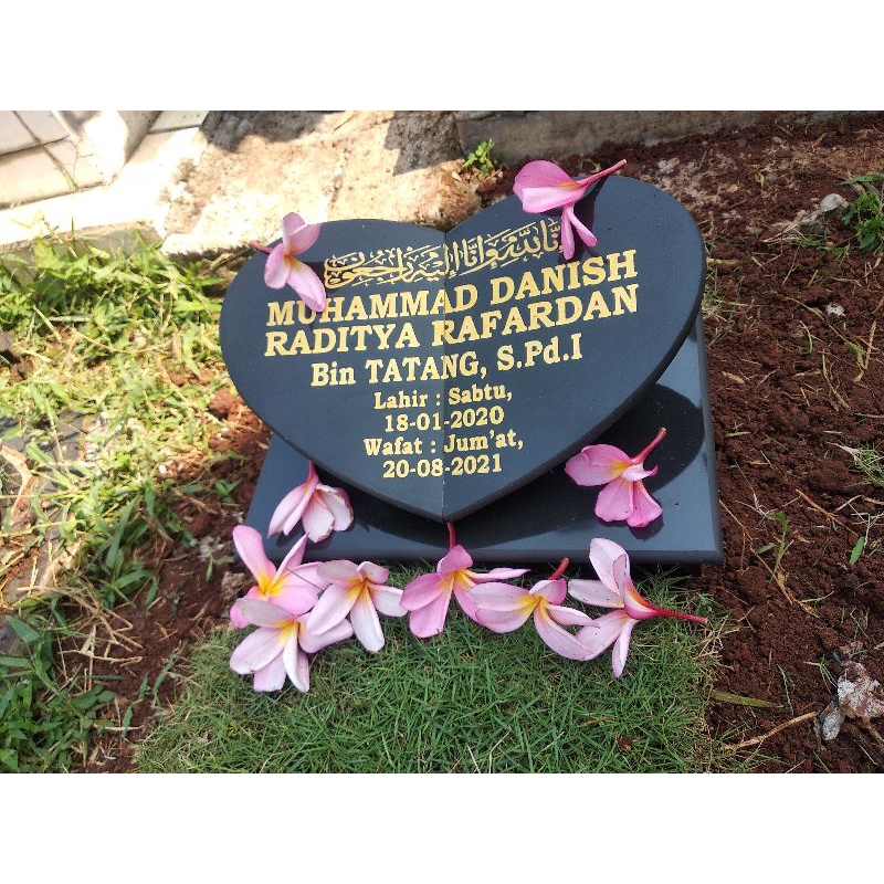 BATU NISAN MAKAM MAESAN DUDUKAN MOTIF LOVE BENTUK FUL GRANIT TILE + PACKING KAYU