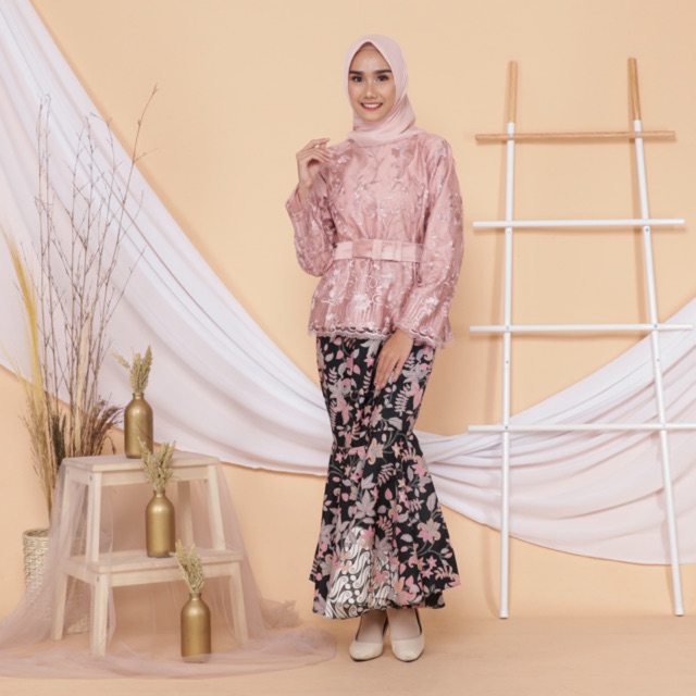 KEBAYA ARABELLE / KEBAYA WISUDA / KEBAYA TUNANGAN / KEBAYA BRIDESMAID