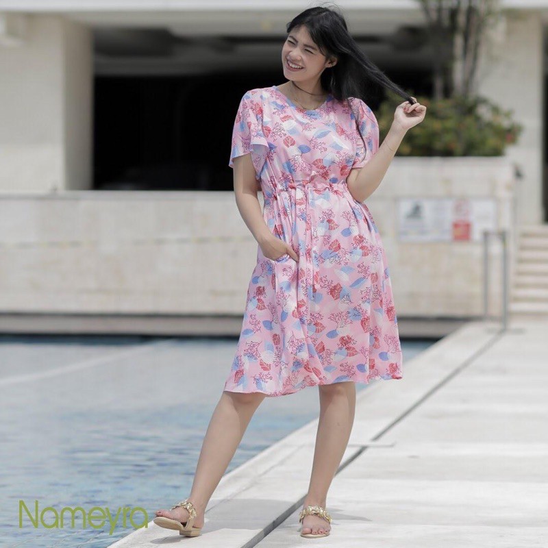 

Nameyra Leaf Pink