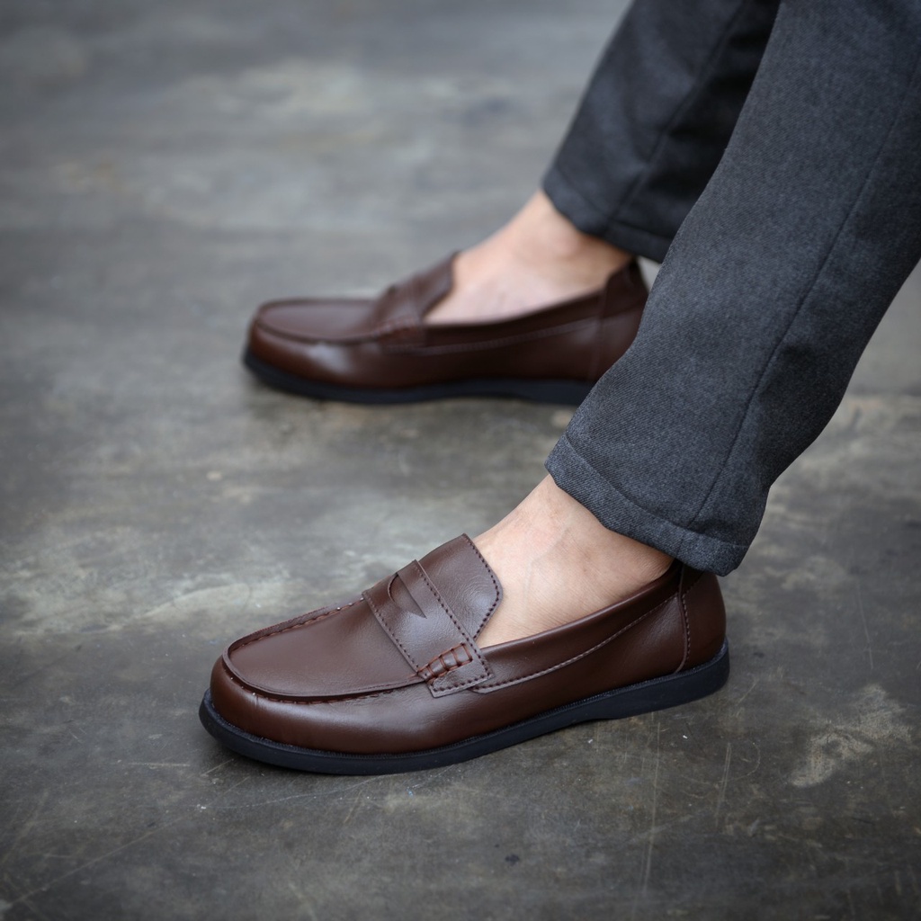 RIONZ X ROMA - SepatuPantofel Formal Pria Resmi Pantofel Hitam Brown Kulit PU Casual Kantor Kuliah Pesta Kondangan Gereja Kerja Perkantoran PNS Guru Gaya Kekinian Trendy Terbaru Murah Terlaris