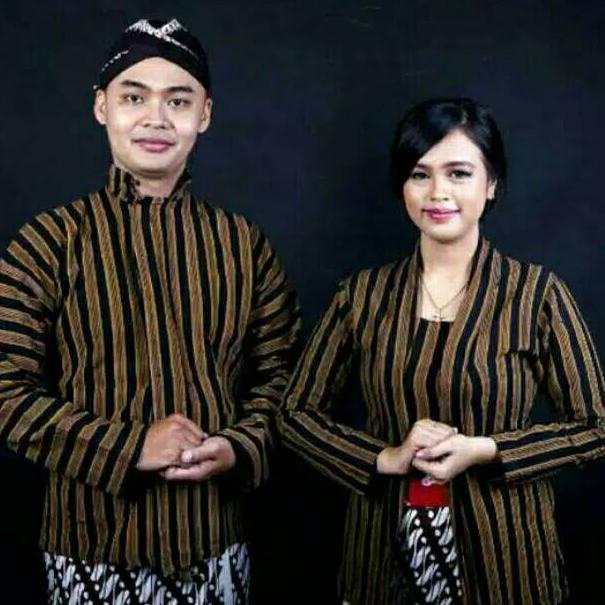 kebaya wanita (S-EVI {>) Baju Surjan Lurik Kebaya Blangkon Baju Adat Jawa Khas Jogja Solo Baju Coupe