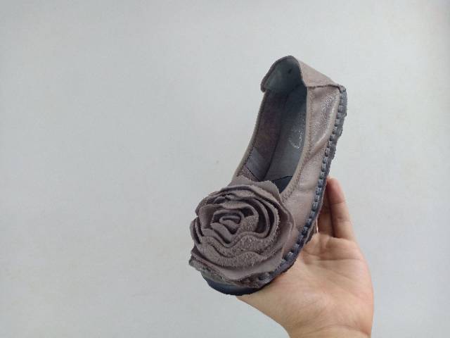 SEPATU CLARKS ROSE NEW / khusus warna grey new