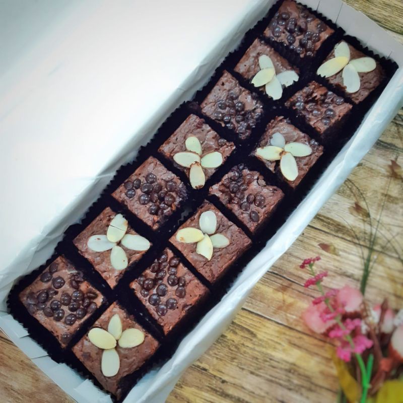 

BROWNIES BITE (CHOCO CHIP & ALMOND)