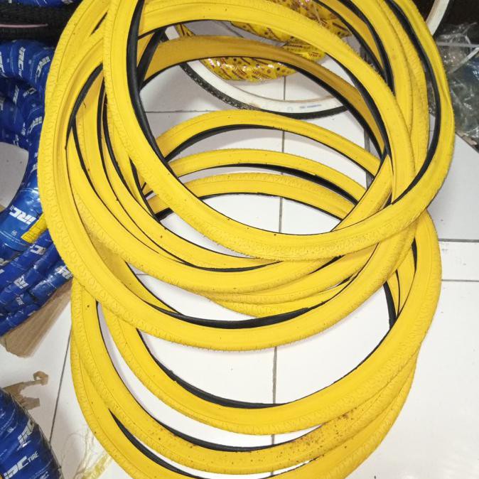 26 x 1.50 Ban luar Sepeda United , 150 Warna KUNING Ada bintik hitam
