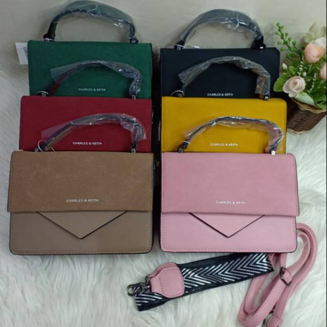 Tas Wanita Charles & Keith