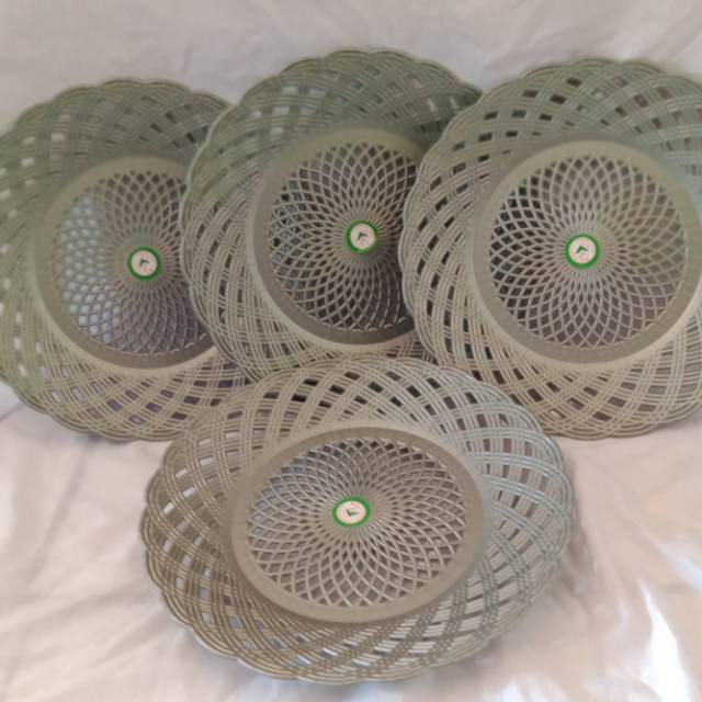 Piring anyam plastik (/lusin)