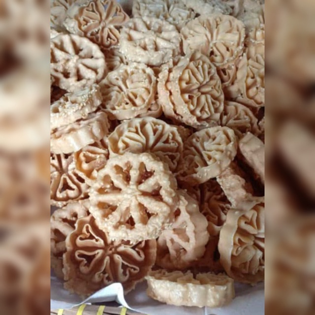 

Kue kembang goyang