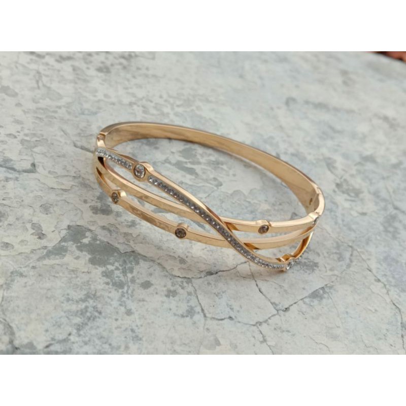 gelang titanium wanita terbaru stainlees stell