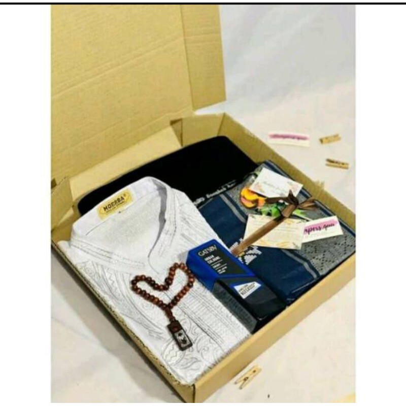 

Hampers Doi/Hampers Cowok/Kado untuk Cowok/Hampers Lengkap alat sholat/Hampers alat sholat