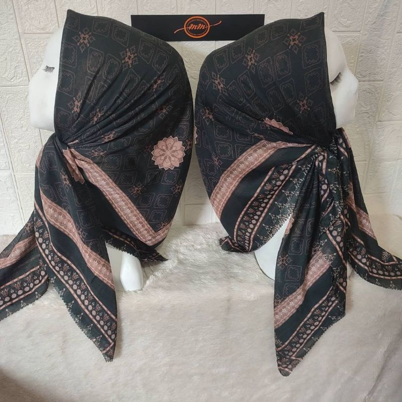 HIJAB SEGI EMPAT VOAL MOTIF BELA HITAM GOLD KERUDUNG JILBAB MURAH