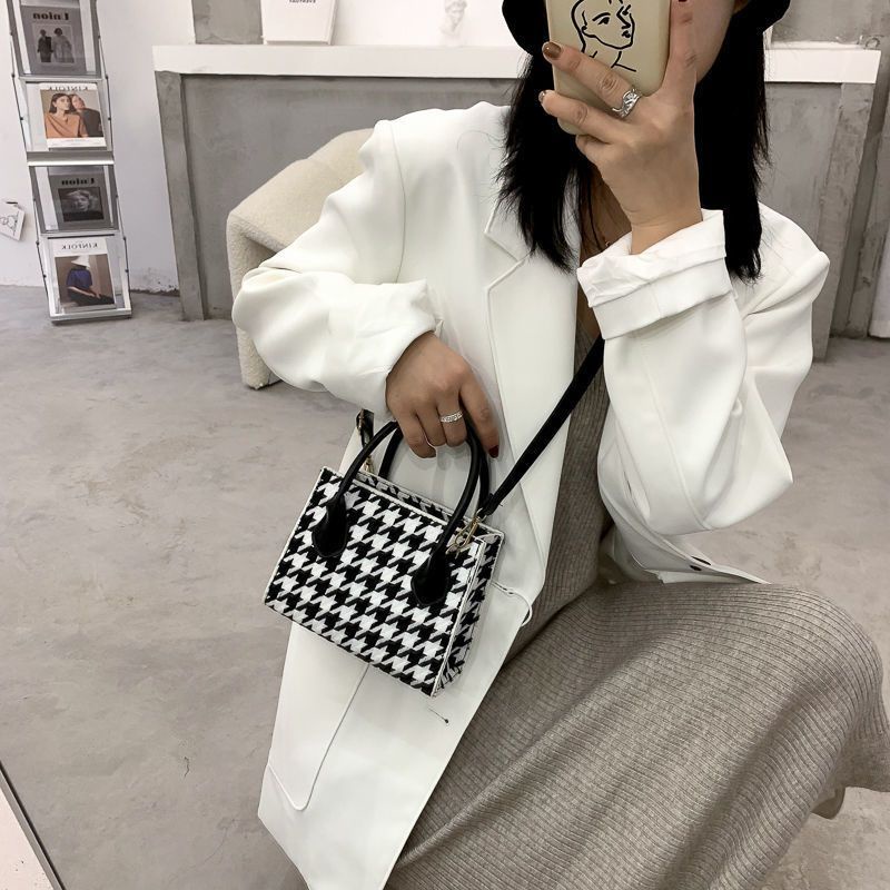 Monochrome Houndstood Vintage Sling Bag/Tas Selempang Wanita Murah Berkualitas