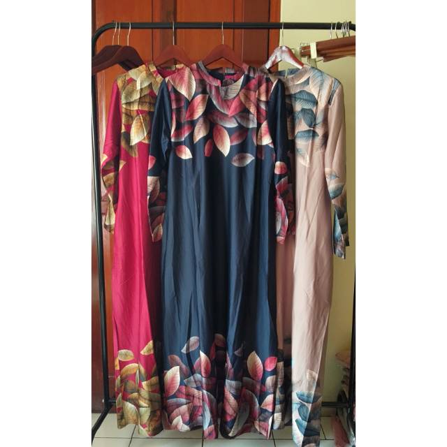 Gamis sutra silk motif daun