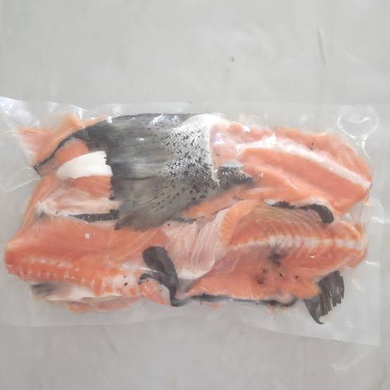 

Norwegian Salmon Bone - Tetelan Salmon dengan tulang + ekor