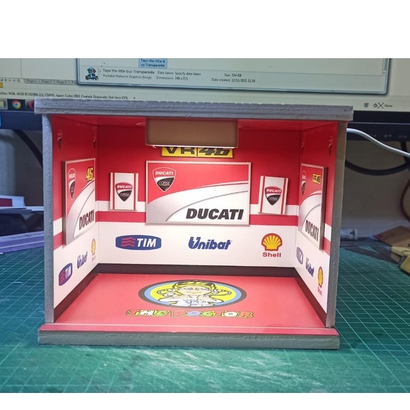 DIORAMA GARASI/PADDOCK Diecast 1/18 DUCATI 46 VALENTINO ROSSI