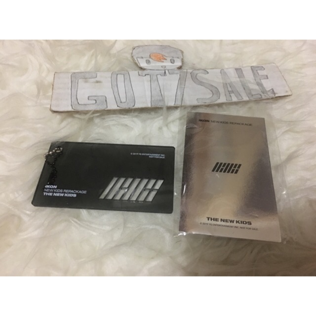 IKON NEW KIDS REPACKAGE ALBUM " THE NEW KIDS " ACRYLIC KEYRING BLACK VER