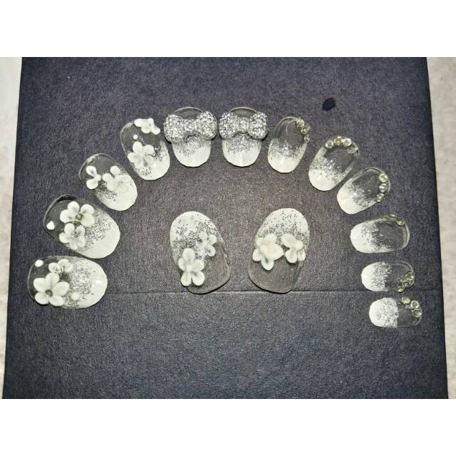 

Nailart wedding putih pita silver acrylic flower