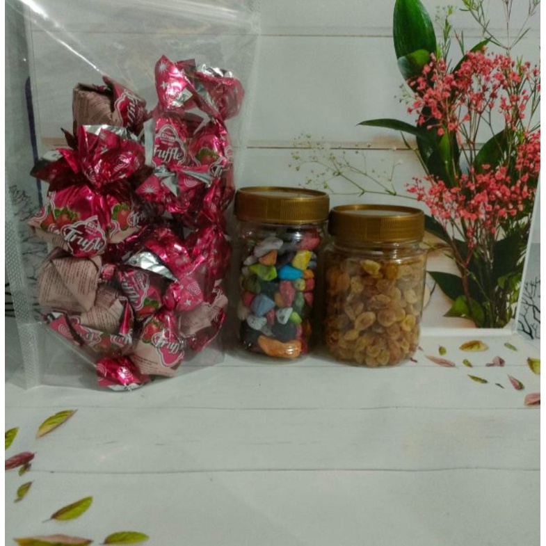 

Paket Cemilan Kismis Cokril dan Truffle